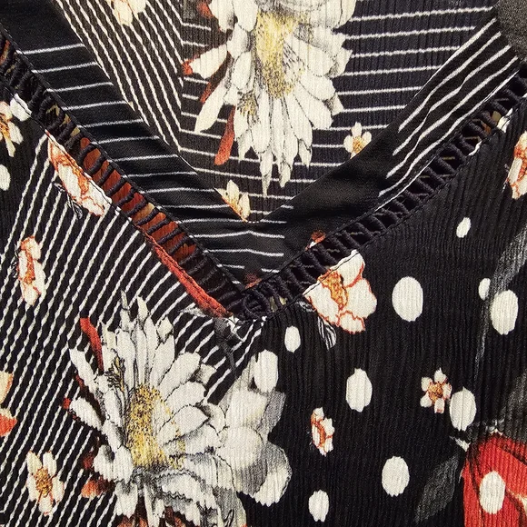 Spense Black Floral & Polka Dot V-Neck Tunic with Red Accents, Sz Lg - Picture 2 of 4